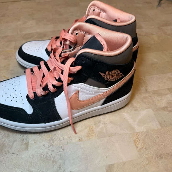 Nike Air Jordan 1 Mid SE Women’s Pink/Peach and Black High Tops - Picture 3 of 7